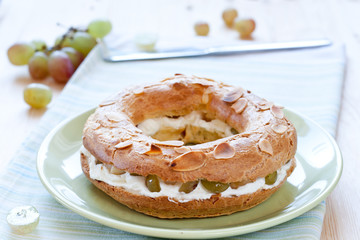 Eclair pastry ring with almond