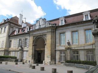Fototapeta premium façade d'entée du lycée MP à Dijon