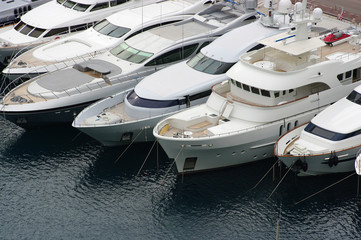 yacht au port