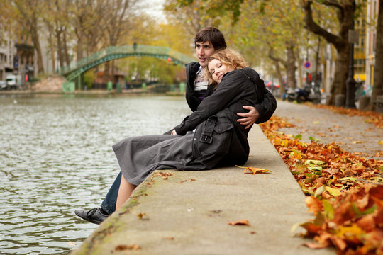 Dating couple in Paris on canal Saint-Martin