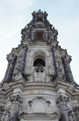 Fototapeta na wymiar Die Spitzen des Residenzschloss Dresden