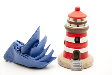 Serviette zum Schiff gefaltet