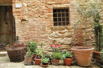 Fototapeta na wymiar piękne zdobione wejście do domu tuscan