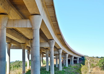 Fototapeta na wymiar Autobahnbrücke in Portugal