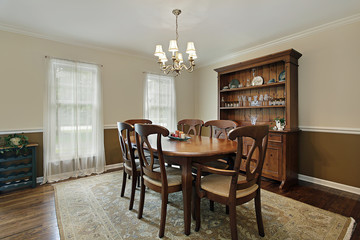 Diining room with oak wood table