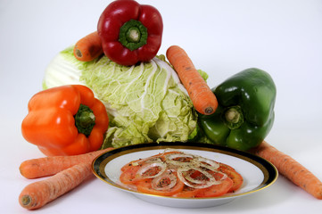 Gemüse und Tomatensalat