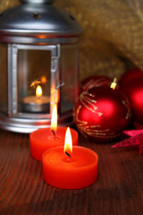 candeline arancioni con lanterna