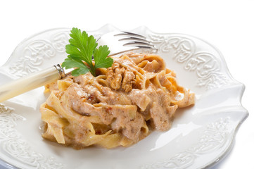 nuts pasta-pasta alle noci