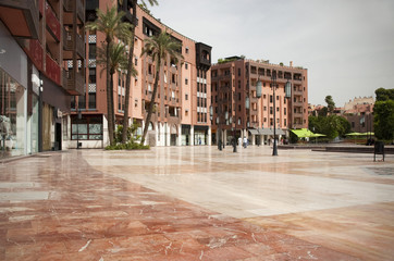 Fototapeta na wymiar Moderner Platz w Marrakeszu