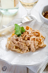 nuts pasta-pasta alle noci