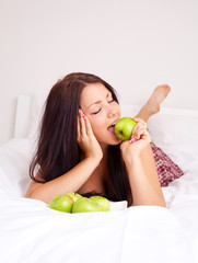 girl eating apples