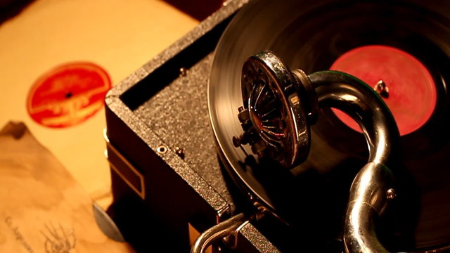 Retro portable phonograph