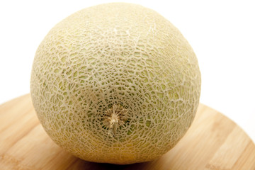 Melone auf Holzbrett