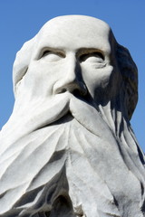 busto di anziano con lunga barba