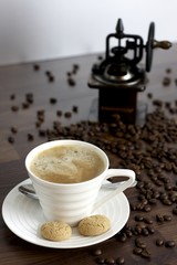 Kaffee mit Kaffeemühle