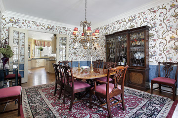 Fototapeta na wymiar Dining room with floral wallpaper