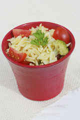Petites pâtes, tomate et brocolis