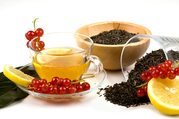 Tazza di thé al limone con ribes