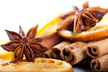 Sternanis, Zimt und Orangen © fotogestoeber