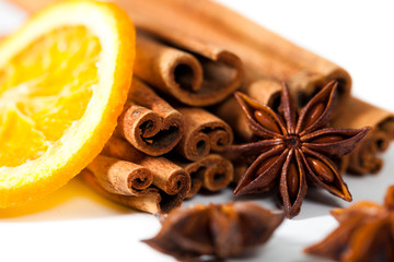 Anis, Zimt und Orange