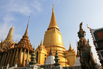 Fototapeta premium Golden Pagoda, Thailand