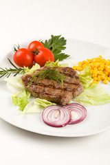 Tagliata di carne al sangue con verdure