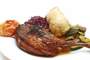 Gänsekeulen mit Rotkaut und Semmelknödel