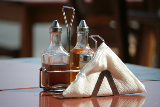 oliera sul tavolo di un ristorante