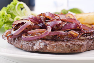 Beefsteak mit Röstzwiebel
