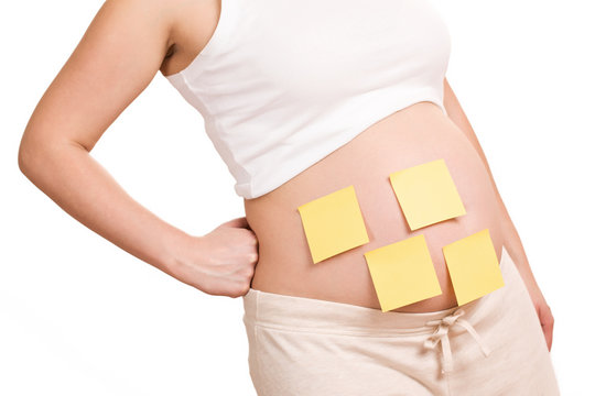 pregnant women with notepaper on her belly