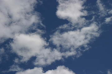 Obraz premium White clouds on blue sky