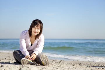 Fototapeta na wymiar Portrait of brunette girl at the beach.