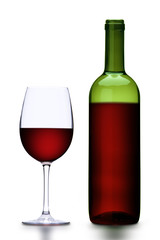 Rotwein vor weißem Hintergrund