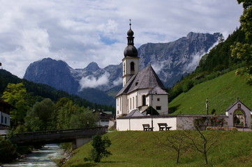Fototapeta na wymiar Pfarrkirche Sebastian w Ramsau