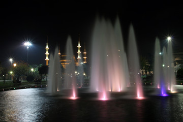 Fototapeta premium Sultanahmet Mosque with the fountain at night, Istanbul.