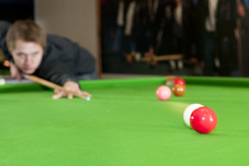 Colliding snooker balls