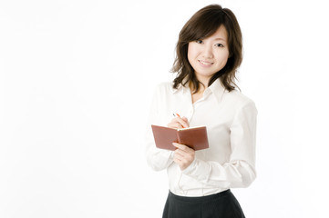 メモを取る女性社員