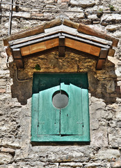 Small green window.