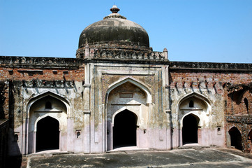 Fototapeta na wymiar Moschea Khairul Manzil, New Delhi