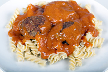meatballs with tomato sauce and fusilli