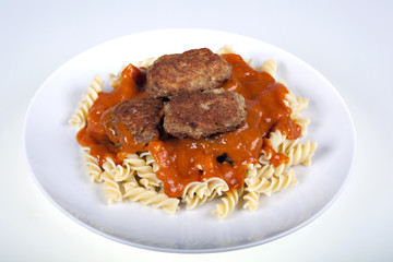meatballs with tomato sauce and fusilli