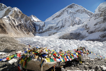 Camp de base de l& 39 Everest et chute de glace du khumbu