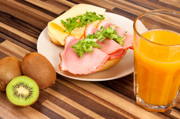 Frühstück Gesund Brötchen Kaffee Obst Salat