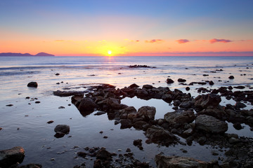 Fototapeta na wymiar colorful sunrise on the rocky coast