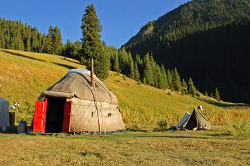 Kyrgyz national nomad's tent - yurt - 27765543