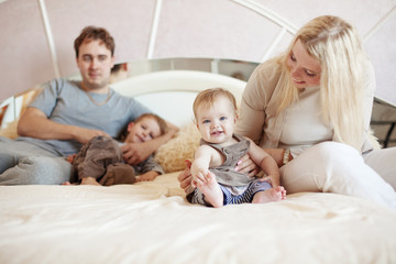 Obraz premium Happy family at home