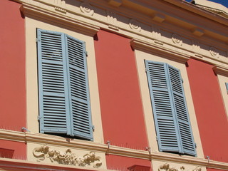 façade ocre