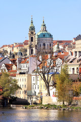 Fototapeta na wymiar Zobacz na Pradze jesienią Katedra św Mikołaja