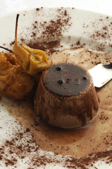 Semifreddo al cioccolato con pere sciroppate