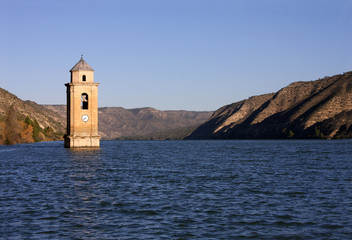 Kirche im Ebro